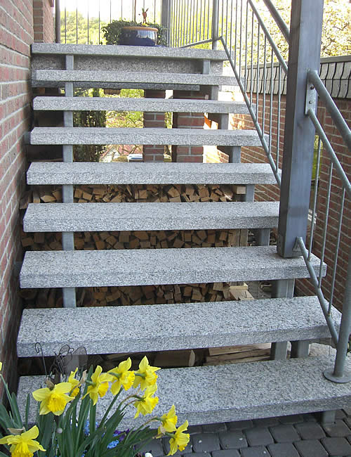 Grabmal Elze Steinmetz Elze, Aussentreppe Naturstein Treppe Salzhemmendorf, Gronau K�chenarbeitsplatten Granit