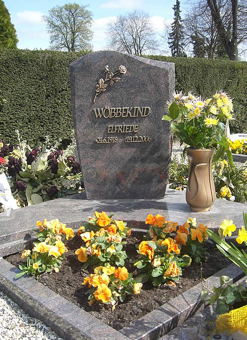 Grabmal Elze Steinmetz Elze, Aussentreppe Naturstein Treppe Salzhemmendorf, Gronau K�chenarbeitsplatten Granit