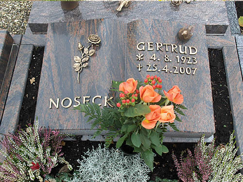 Grabmal Elze Steinmetz Elze, Aussentreppe Naturstein Treppe Salzhemmendorf, Gronau K�chenarbeitsplatten Granit